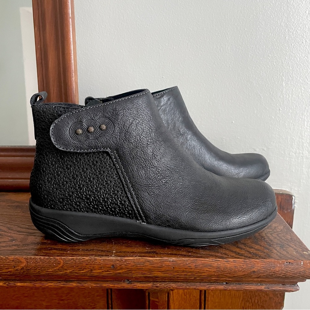 Halsa Althea Leather Booties 7.5M